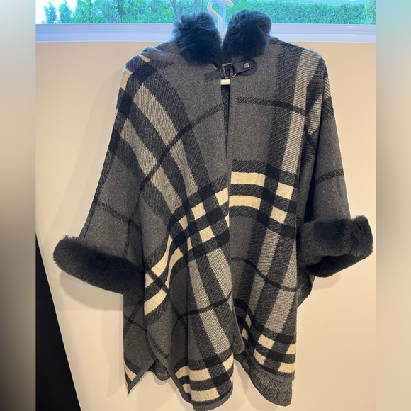 Poncho Cape - Picture 1 of 6